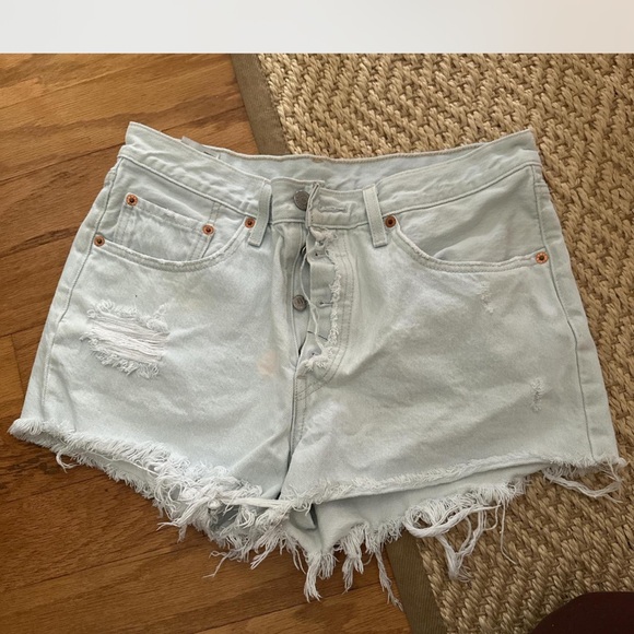 Levi’s shorts - Picture 3 of 3